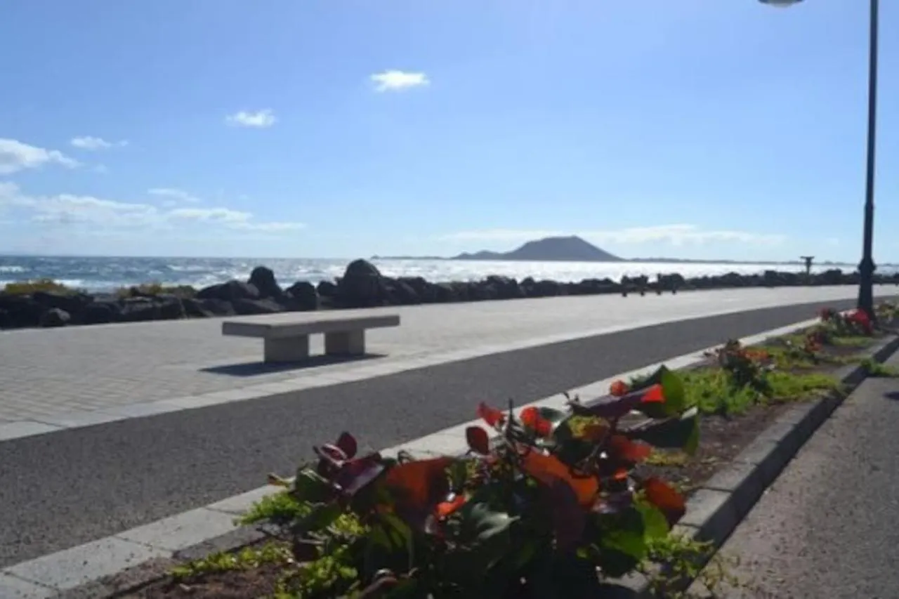 My Ocean Home !!! Breathtaking Location, Steps To The Ocean, Spacious Sea View, Fully Equipped And Well-Furnished With Private Entrance And High-Speed Fiber Optic Internet Corralejo