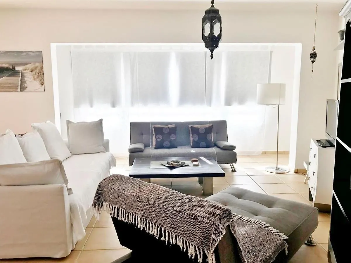 My Ocean Home !!! Breathtaking Location, Steps To The Ocean, Spacious Sea View, Fully Equipped And Well-Furnished With Private Entrance And High-Speed Fiber Optic Internet Corralejo Apartament