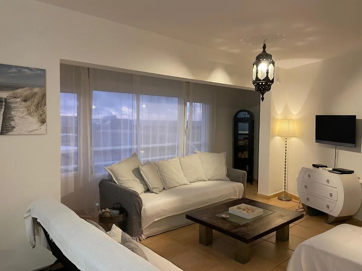 My Ocean Home !!! Breathtaking Location, Steps To The Ocean, Spacious Sea View, Fully Equipped And Well-Furnished With Private Entrance And High-Speed Fiber Optic Internet Corralejo Apartament